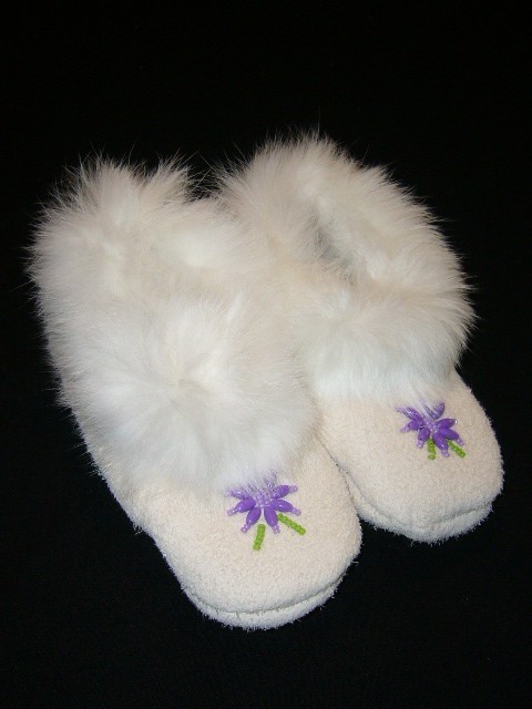 Handmade Yukon Moccasins White - Click Image to Close